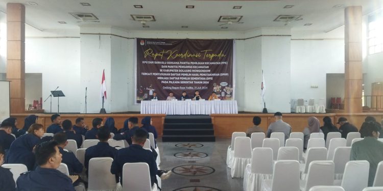 KPU BOLMONG Rakor Terpadu dengan BAWASLU, Jalaludin: Kita adalah Keluarga Besar