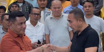 Tepati Janji, Umar Samiun Serahkan B1KWK PKN ke Pasangan La Andi-Abidin