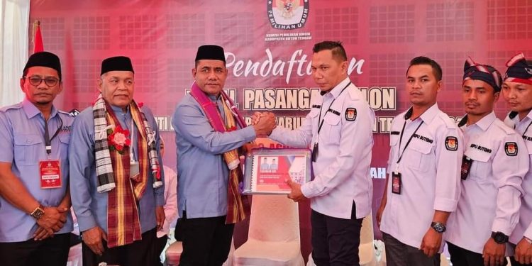 Pasangan ADIL Resmi Mendaftar di KPU Buteng 