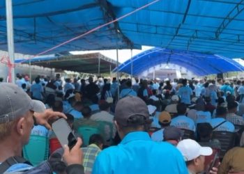 Pasangan ADIL Resmi Kukuhkan Relawan, La Andi: Terima Kasih Sudah Bertahan, Kuat Menghadapi Cobaan yang Dilemparkan Kepada Kita