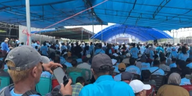 Pasangan ADIL Resmi Kukuhkan Relawan, La Andi: Terima Kasih Sudah Bertahan, Kuat Menghadapi Cobaan yang Dilemparkan Kepada Kita