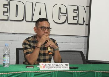 Foto : Plt. Ketua Bawaslu Bolmut, Rizky Posangi, SH, saat menyampaikan arahannya dalam Rakernis