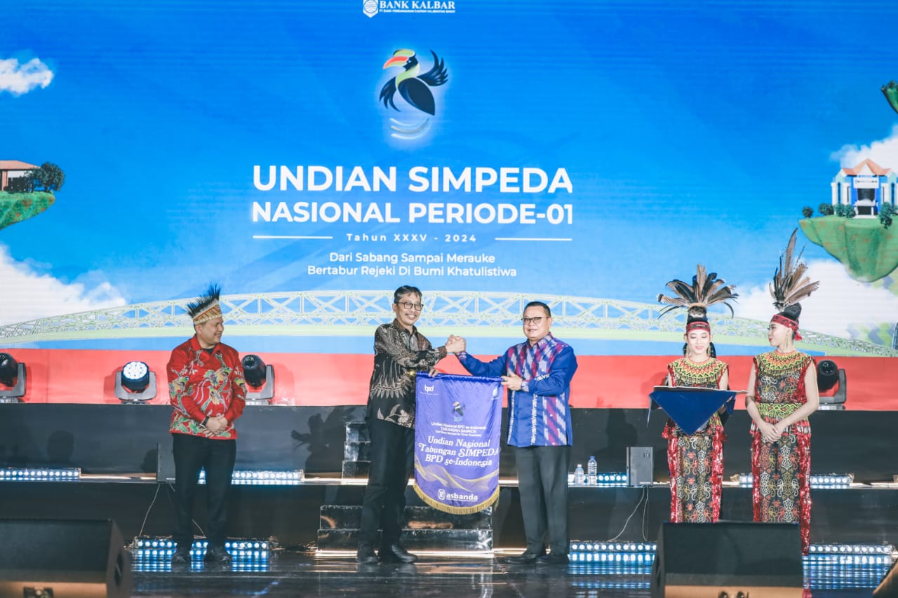 Asosiasi Bank Pembangunan Daerah (Asbanda) dan Bank Kalbar menggelar penarikan Undian Tabungan Simpeda Periode 1 Tahun XXXV-2024 di Kantor Gubernur Kalimantan Barat (Kalbar), Kamis, 8 Agustus 2024