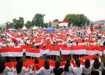 Meriahkan HUT Kemerdekaan, Asripan Nani Hadiri Gerakan 10 Juta Bendera