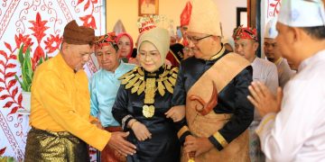 Asripan Nani dan Keluarga Ikuti Prosesi Adat Poponagan Kon Komalig Moloben