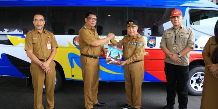 Kontribusi Nyata, Pemkot Kotamobagu Serahkan Bantuan Bus Operasional IPDN Kampus Sulut