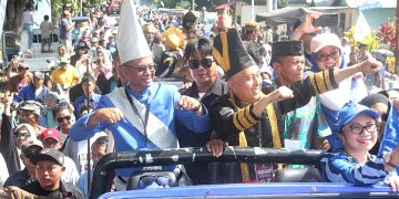 Diarak Ribuan Masa Pendukung, Oscar-Argo Resmi Mendaftar Bakal Calon Bupati dan Wakil Bupati Boltim