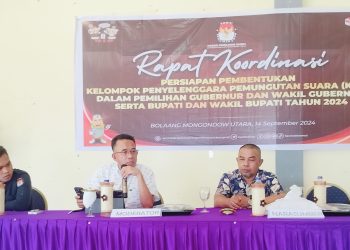 Foto : Kepala Dinas Kesehatan Bolmut, Ali Dumbela (tengah) saat menjadi narasumber pada Rakor KPUD Bolmut