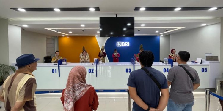 Berbalut Pakaian Adat Bolaang Mongondow, BRI Cabang Kotamobagu Peringati Harpelnas Tahun 2024