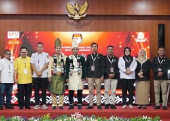 KPU Kotamobagu Terima Dokumen Pendaftaran Bapaslon Wenny Gaib-Rendy Mangkat