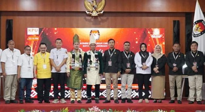KPU Kotamobagu Terima Dokumen Pendaftaran Bapaslon Wenny Gaib-Rendy Mangkat