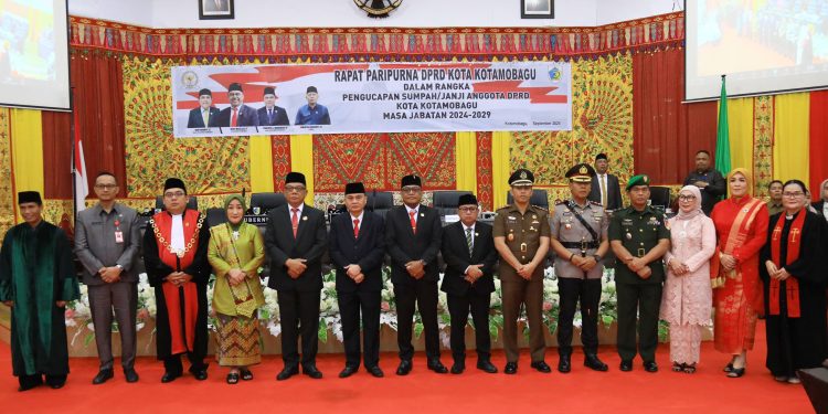 Abdullah Mokoginta Hadiri Pelantikan Anggota DPRD Kotamobagu Masa Jabatan 2024-2029