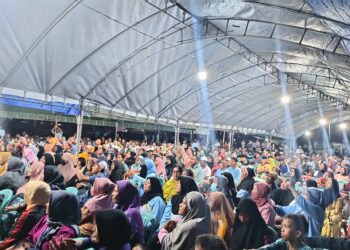 Ribuan Orang Hadiri Kampanye Paslon ADIL di Kelurahan Watolo