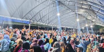 Ribuan Orang Hadiri Kampanye Paslon ADIL di Kelurahan Watolo