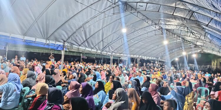 Ribuan Orang Hadiri Kampanye Paslon ADIL di Kelurahan Watolo