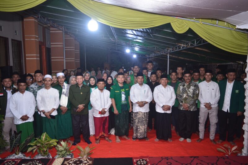 Foto : Sesi foto bersama Pengurus NU Bolmut bersama Banom NU, usai acara Istighosah Hari Santri Nasional