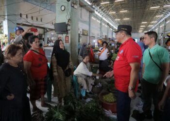 Pantau Harga dan Pasokan, Abdullah Mokoginta Blusukan di Sejumlah Pasar Tradisional