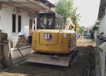 Solutif, The Winner Perbaiki Jalan Rusak di Pobundayan