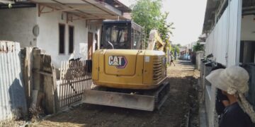 Solutif, The Winner Perbaiki Jalan Rusak di Pobundayan