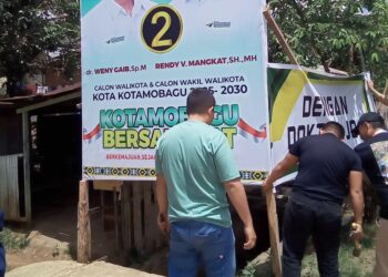 Dampingi Bawaslu Kotamobagu, Pemkot Tertibkan APK di Luar Ketentuan