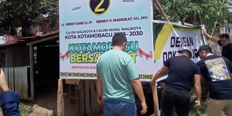 Dampingi Bawaslu Kotamobagu, Pemkot Tertibkan APK di Luar Ketentuan