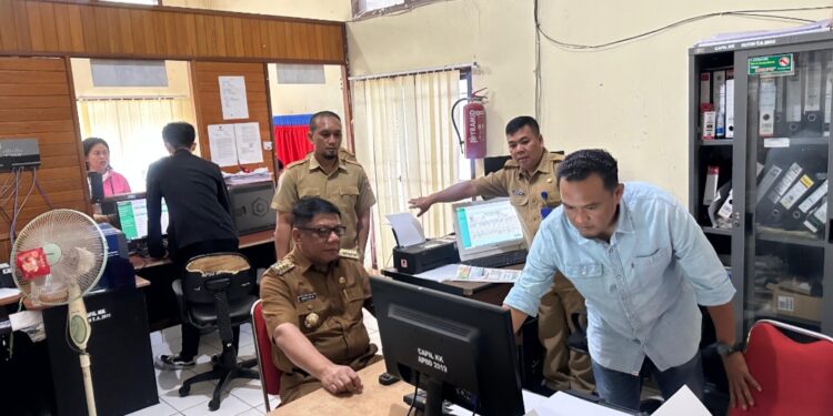 Pastikan Pelayanan Sesuai Standar, Abdullah Sidak Kantor Disdukcapil Kotamobagu