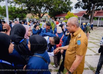 Pj Bupati Buton Tengah Titipkan Misi Netralitas Pilkada Kepada Mahasiswa KKN UM Buton