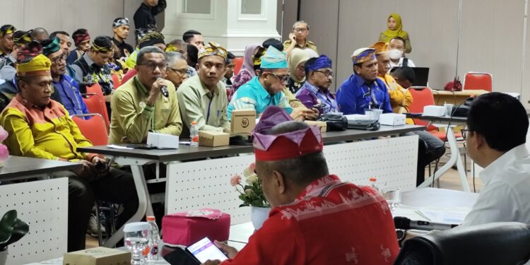 DPMPTSP Buton Tengah Tingkatkan Kapasitas dengan Mengikuti Bimtek Standarisasi PBJ di Surabaya