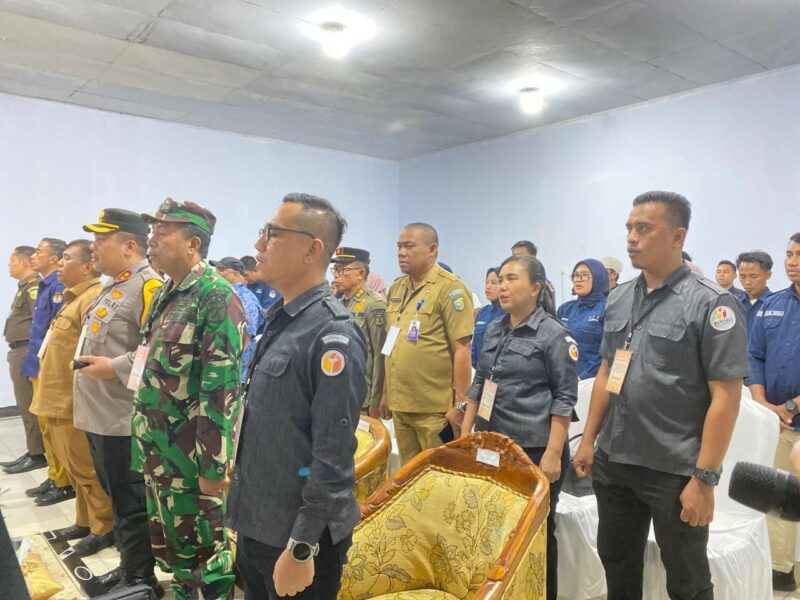 Foto : Plt Ketua Bawaslu, saat bersama jajaran Forkompinda Bolmut, pada Rapat Pleno Terbuka Rekapitulasi di KPUD Bolmut