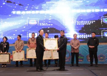 Peran Aktif Peningkatan Mutu Pendidikan, Pemkot Kotamobagu Terima Penghargaan