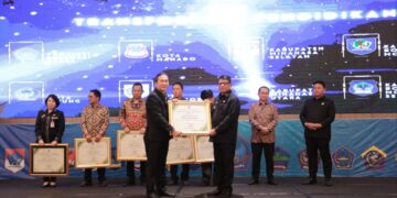 Peran Aktif Peningkatan Mutu Pendidikan, Pemkot Kotamobagu Terima Penghargaan