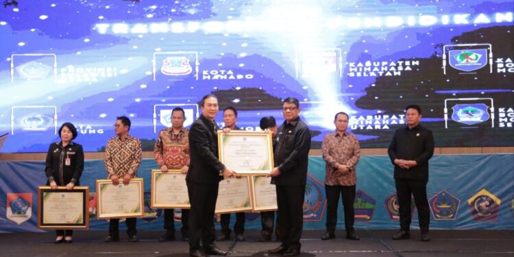 Peran Aktif Peningkatan Mutu Pendidikan, Pemkot Kotamobagu Terima Penghargaan