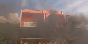 Aliansi Masyarakat Buteng Menggugat Nyaris Membakar Kantor Bawaslu Buton Tengah
