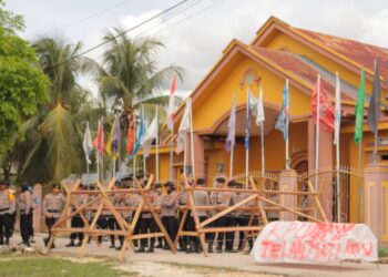 KPUD dan Bawaslu Buton Tengah Dicap Pecundang Demokrasi oleh Aliansi Masyarakat Buteng Menggugat