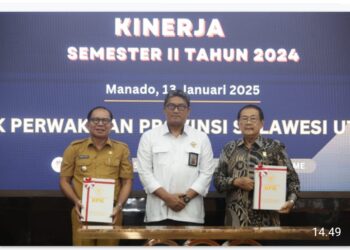 Foto : Ketua DPRD Bolmut bersama Pj. Bupati Bolmut saat menerima LHP Kinerja APBD 2024