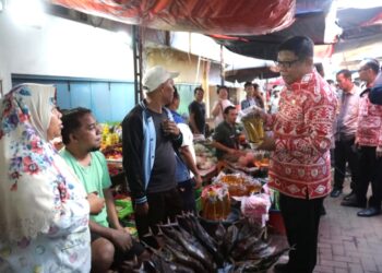 Jelang Ramadhan, Pj Wali Kota Kotamobagu Pantau Harga Bapok di Pasaran