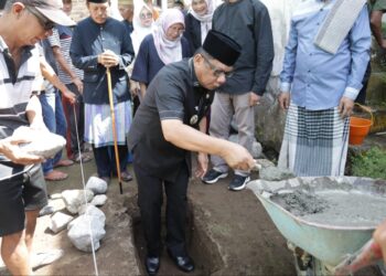 Abdullah Mokoginta Letakkan Batu Pertama Pembangunan Masjid Baitul Hidayah Desa Moyag Todulan