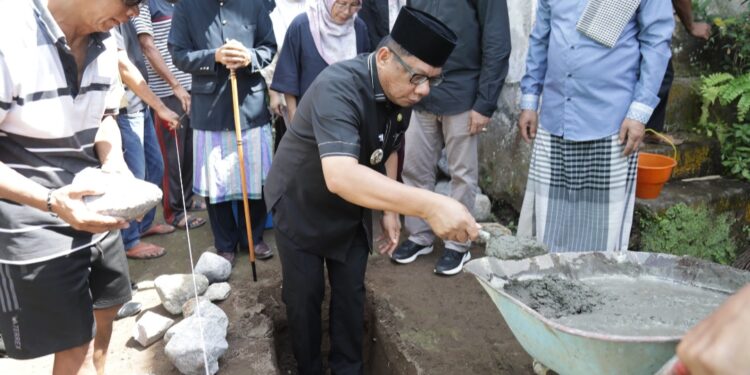 Abdullah Mokoginta Letakkan Batu Pertama Pembangunan Masjid Baitul Hidayah Desa Moyag Todulan