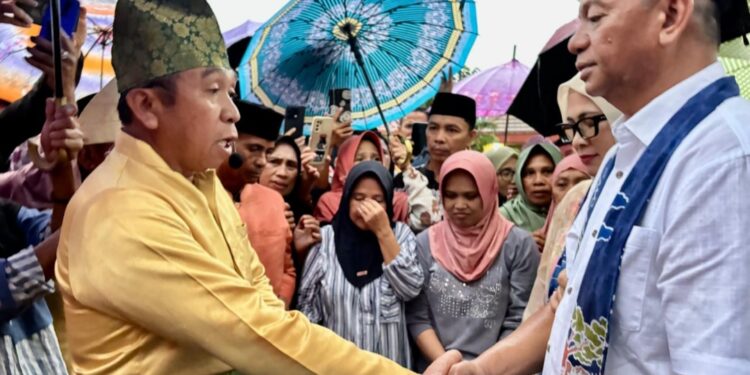 Tiba di Boltim, Oskar-Argo Dijemput Prosesi Adat