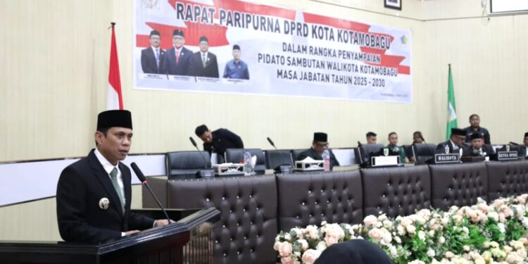 Hadiri Paripurna DPRD, Wali Kota Kotamobagu Weny Gaib Sampaikan Pidato Perdana