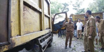 Kunjungi DLH, Wali Kota Kotamobagu Tinjau Kondisi Kendaraan Pengangkut Sampah