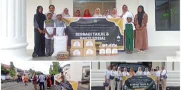 Turun ke Jalan, IAD Kejari Kotamobagu Bagi Takjil ke Masyarakat