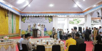 Lewati Prosesi Adat, Wali Kota dan Wakil Wali Kota Resmi Tempati Rumah Dinas