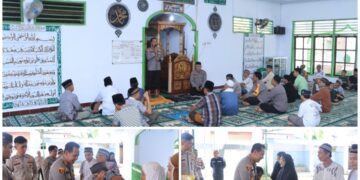 Curhat Kamtibmas di Desa Bilalang, Kapolres Kotamobagu Bagikan Sembako ke Marbot Masjid