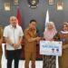 Perlindungan Sosial Ketenagakerjaan, Weny Gaib Serahkan Santunan Pekerja Rentan