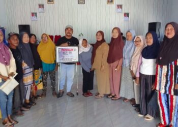 Pemdes Pontodon Timur Salurkan BLT Belasan Keluarga Penerima Manfaat