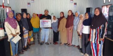 Pemdes Pontodon Timur Salurkan BLT Belasan Keluarga Penerima Manfaat