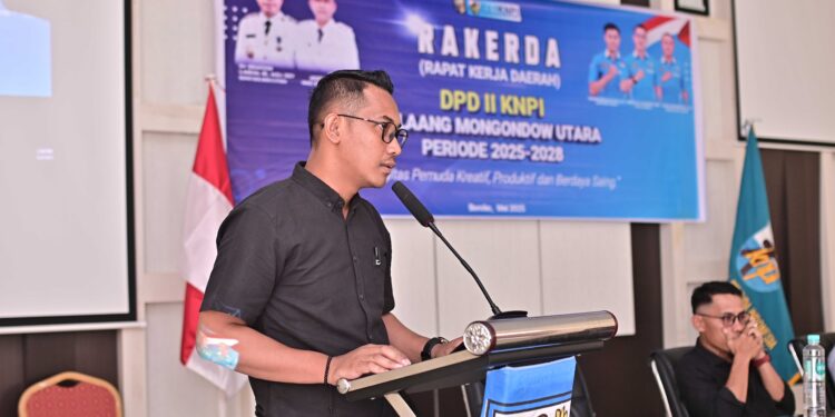 Foto : Ketua DPD II KNPI Bolmut, Donal Palandi saat menyampaikan sambutannya