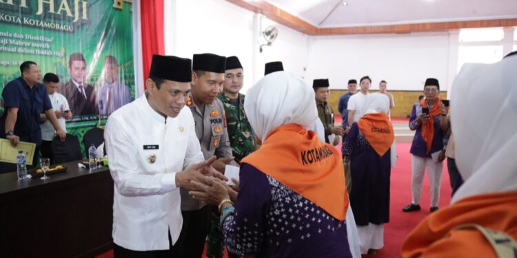 Diserahkan Wali Kota, 94 JCH Kotamobagu Terima Bantuan Uang Transport Lokal