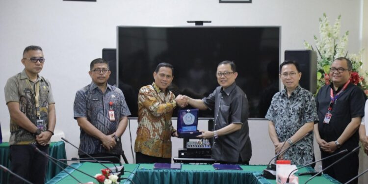 Kerjasama Bidang Pendidikan, Weny Gaib Teken Kerjasama Dengan UNSRAT Manado